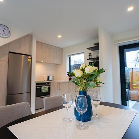 Modern 2 Bedroom Townhouse In Cbd With Parking! Sleeps 5 Christchurch Exterior photo