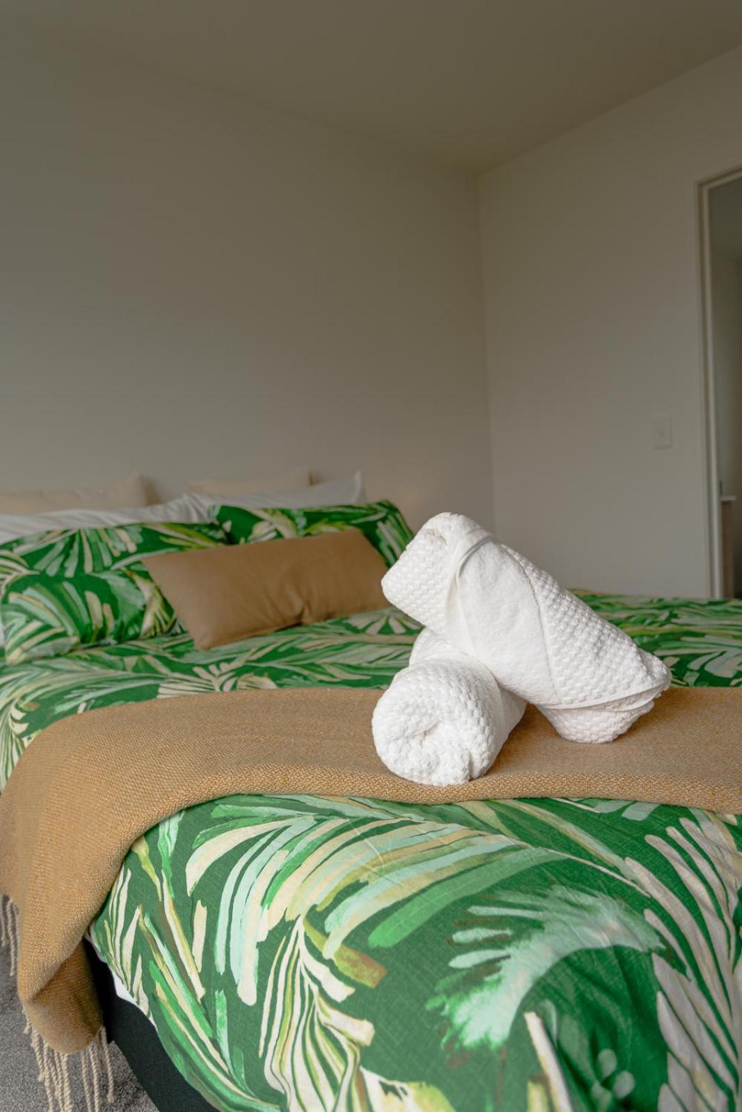 Modern 2 Bedroom Townhouse In Cbd With Parking! Sleeps 5 Christchurch Exterior photo