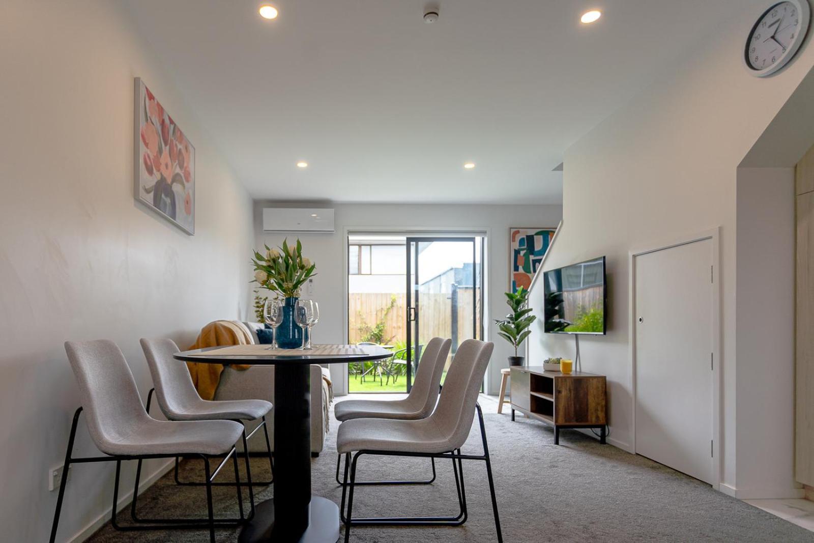 Modern 2 Bedroom Townhouse In Cbd With Parking! Sleeps 5 Christchurch Exterior photo